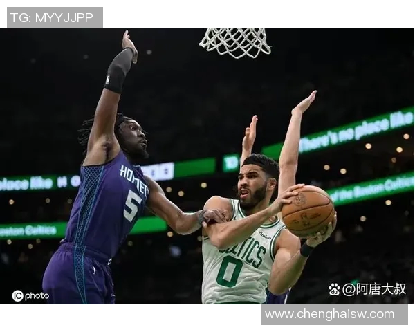 今天热火与凯尔特人激战正酣谁能在季后赛中占据先机分析与预测